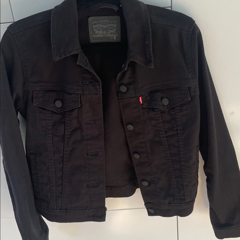 Levi’s black denim trucker jacket S